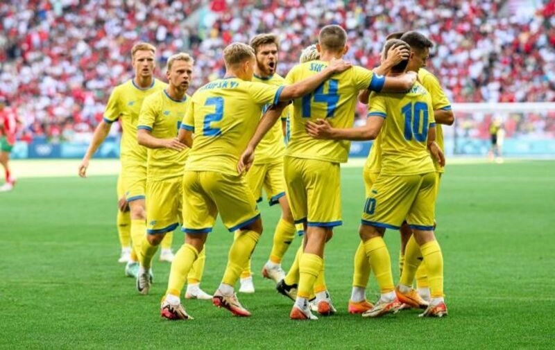 Ukraine vs Bắc Ireland - Phân định ngôi đầu